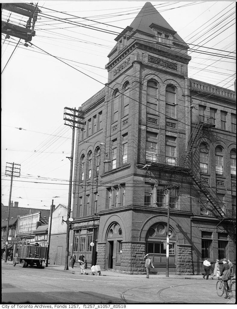 Broadview Hotel Toronto | Black and white image of The Broadview Hotel in the 1920s | Homes Almanac