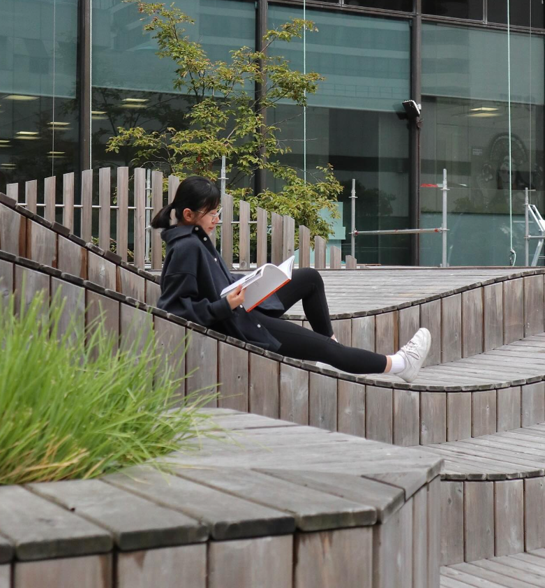 Dunsmuir Patio Vancouver | Photo of woman reading | Homes Almanac
