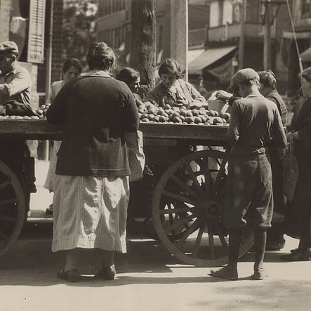 Layers of Kensington Market | Black and white image of Jewish market day, Kensington Avenue, 1924